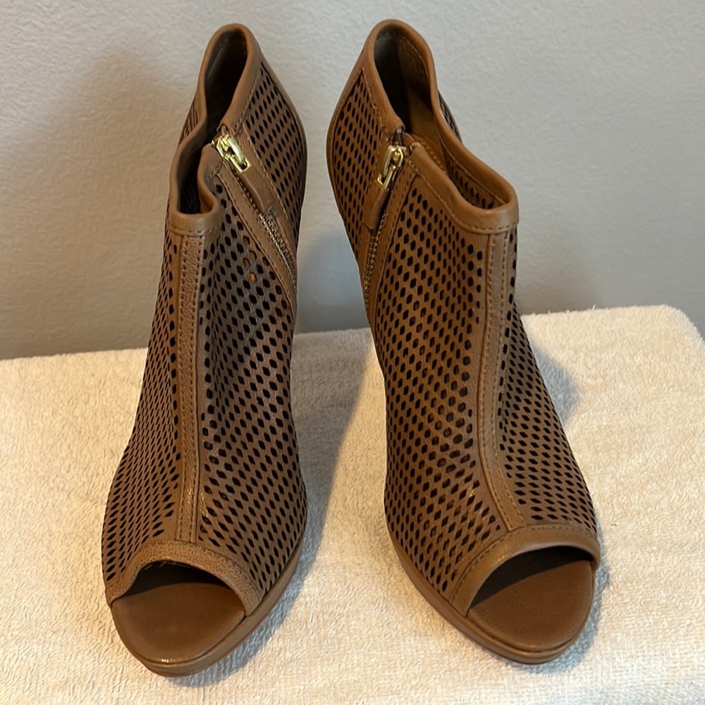 Vince Camuto mesh heels (dark tan/Doe)